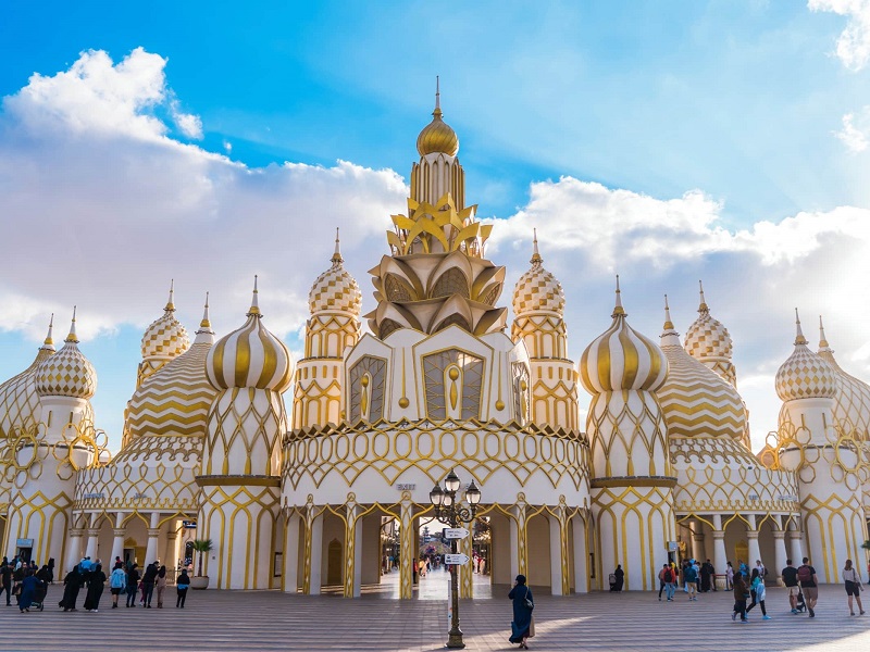 Global Village là tổ hợp văn hóa, ẩm thực, giải trí tái hiện các nền văn hóa khác nhau trên thế giới. 