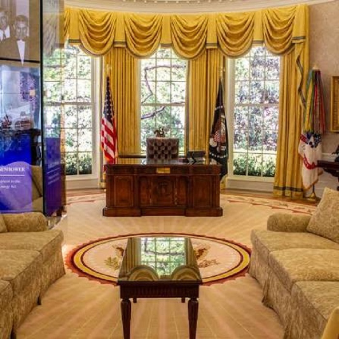 Bảo tàng The People's House: Nơi này có một bản sao tỷ lệ 1:1 của Phòng Bầu Dục (Oval Office). 