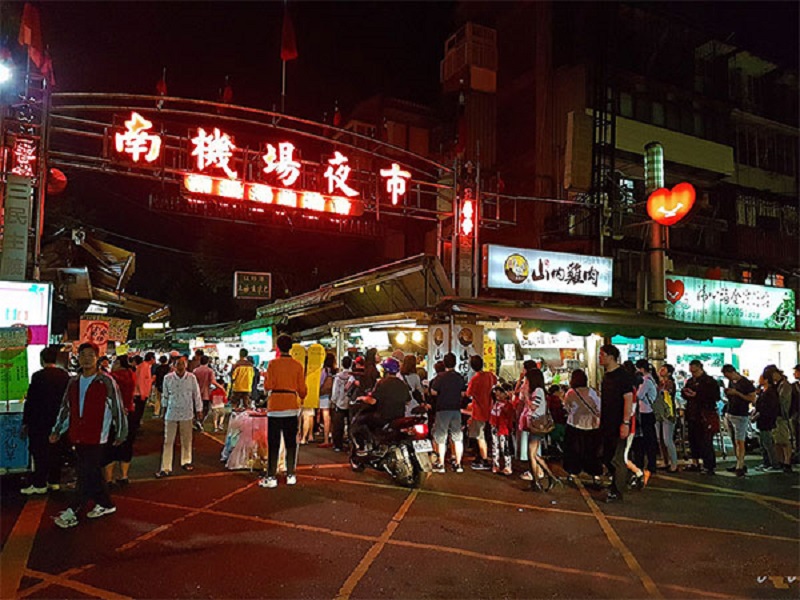 Chợ đêm Shilin là khu chợ đêm nổi tiếng và lớn nhất Đài Loan