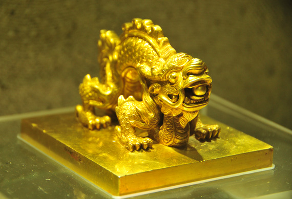 Cuốn sách bằng vàng ròng của triều Nguyễn 13