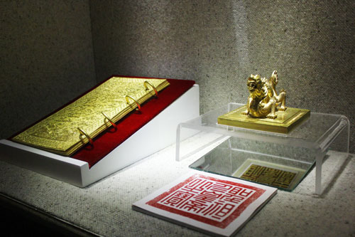 Cuốn sách bằng vàng ròng của triều Nguyễn 6