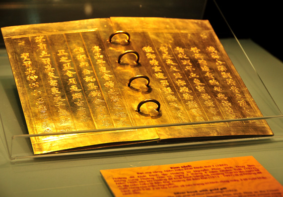 Cuốn sách bằng vàng ròng của triều Nguyễn 9