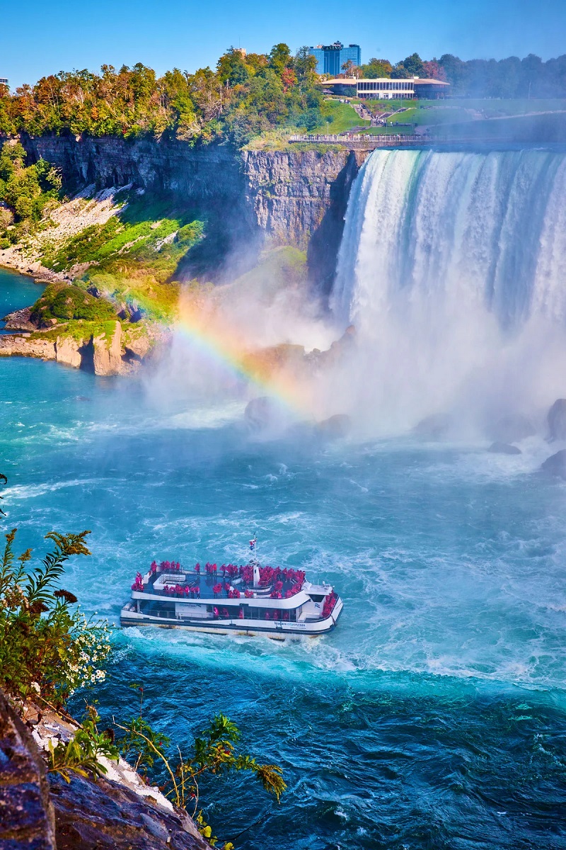 Đi du thuyền xuyên lòng thác Niagara