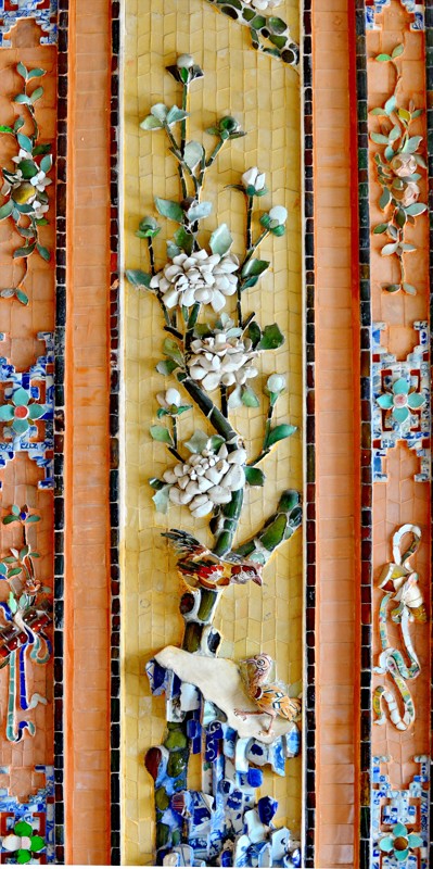 Tranh khảm sành sứ trang trí ở Ứng Lăng. 1