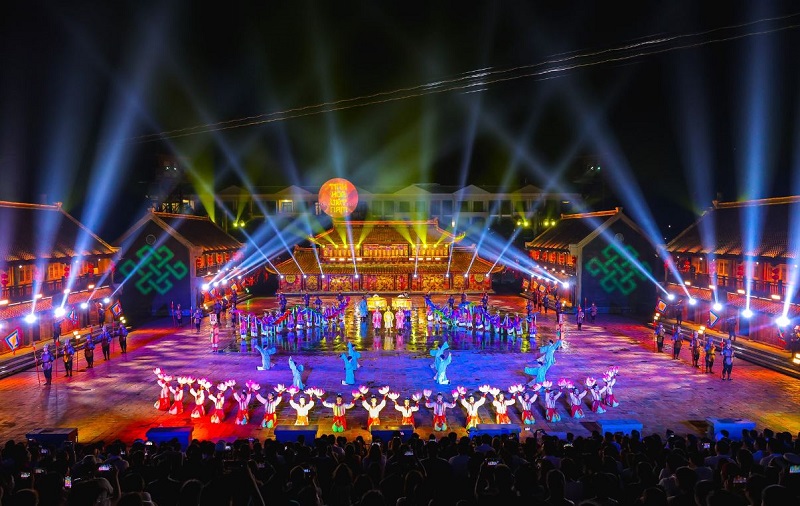 Show diễn Tinh Hoa Việt Nam
