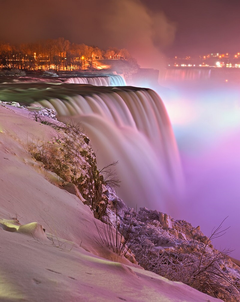 Cảnh đẹp thác Niagara vào ban đêm