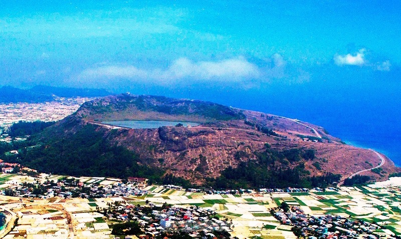 vách đá núi lửa triệu năm tại đảo Lý Sơn 2