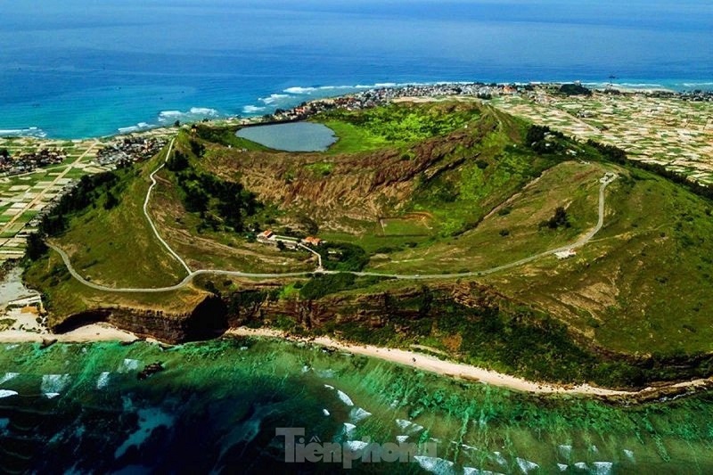 vách đá núi lửa triệu năm tại đảo Lý Sơn 3