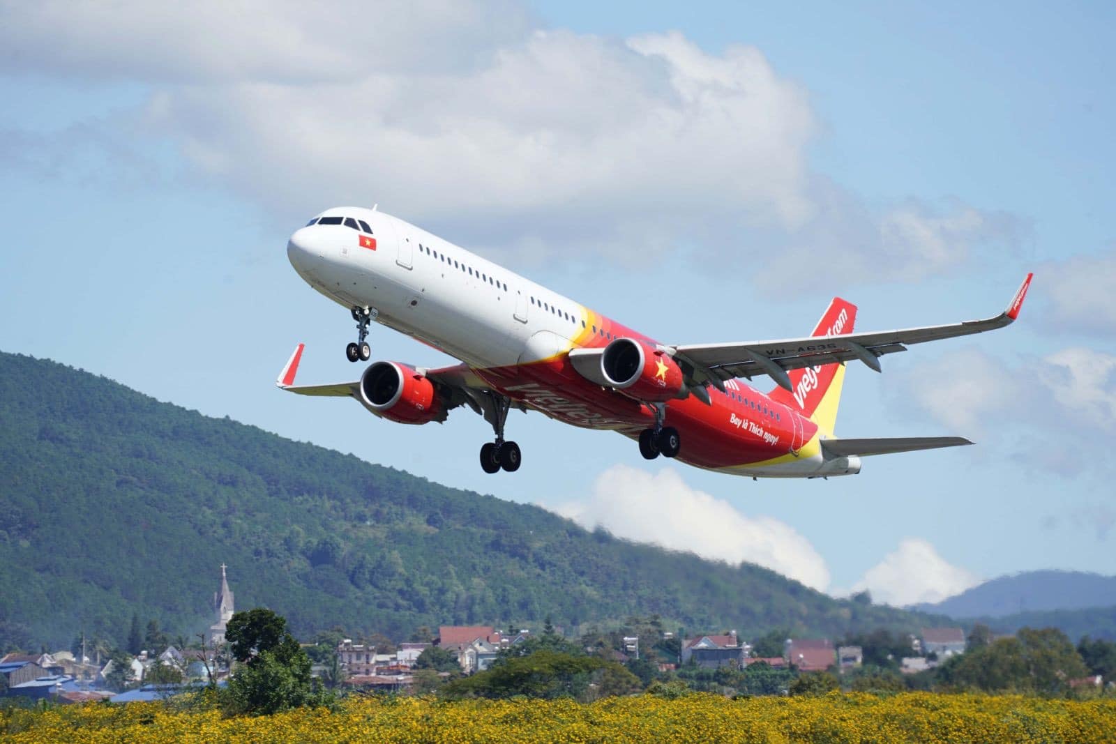 Vietjet Air mở lại 7 đường bay quốc nội từ 10/10/2021